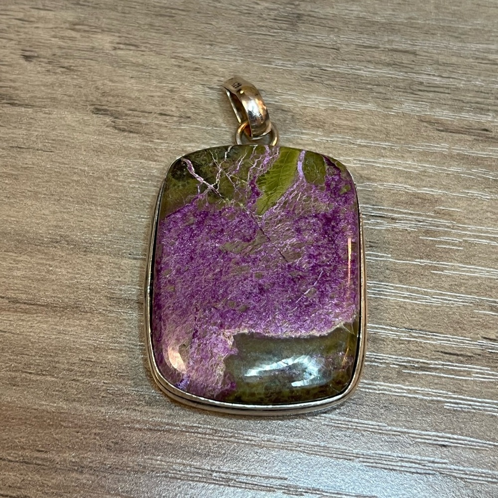 Exquisite Purpurite Gemstone Pendant Necklace set in 925 Sterling Silver